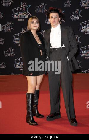 Louane e Dominic Richard Harrison conosciuto come Yungblud partecipano alla 24th NRJ Music al Palais des Festivals, il 18 novembre 2022 a Cannes, Francia. Foto di David Niviere/ABACAPRESS.COM Foto Stock