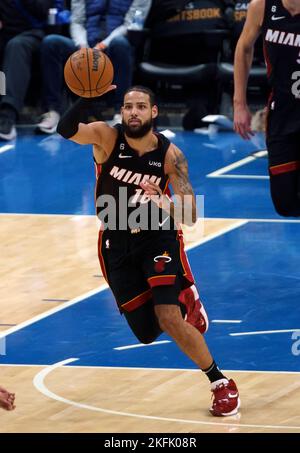 Washington, Stati Uniti. 18th Nov 2022. WASHINGTON, DC - 18 NOVEMBRE: Miami Heat Forward Caleb Martin (16) ha ottenuto un passo alto durante una partita NBA tra i Washington Wizards e Miami Heat, il 18 novembre 2022, alla Capital One Arena, a Washington, DC. (Foto di Tony Quinn/SipaUSA) Credit: Sipa USA/Alamy Live News Foto Stock