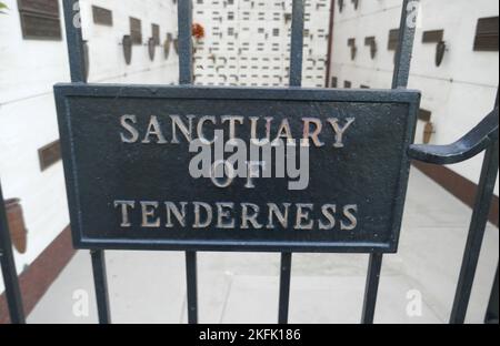 Los Angeles, California, USA 16th novembre 2022 Santuario della tenerezza al Pierce Brothers Westwood Village Memorial Park il 16 novembre 2022 a Los Angeles, California, USA. Foto di Barry King/Alamy Stock Photo Foto Stock