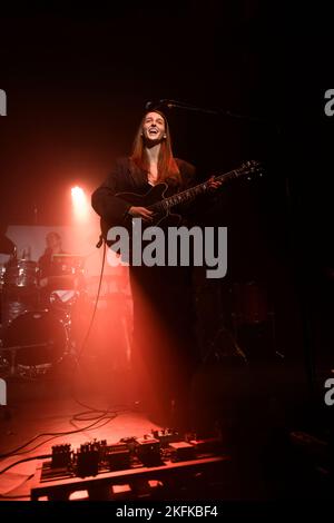 17 novembre 2022, Roma, Italia: Emma Nolde durante il concerto al Monk Club di Roma. (Credit Image: © Roberto Bettacchi/Pacific Press via ZUMA Press Wire) Foto Stock