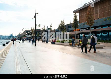 ISTANBUL, TURCHIA - 12 APRILE 2022 : Vista delle strade di Istanbul Foto Stock