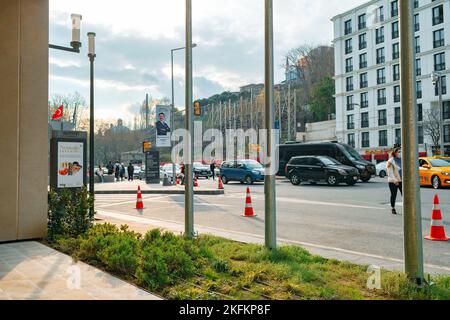 ISTANBUL, TURCHIA - 12 APRILE 2022 : Vista delle strade di Istanbul Foto Stock