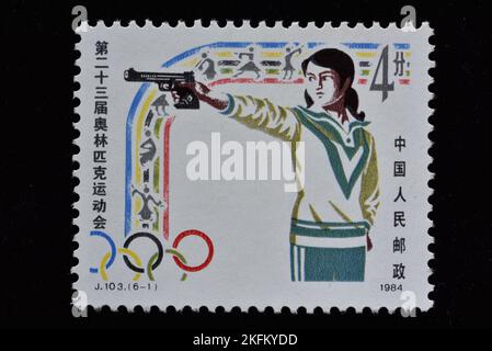 CINA - CIRCA 1984: Un francobollo stampato in Cina mostra 23rd Giochi Olimpici Tiro , circa 1984 Foto Stock