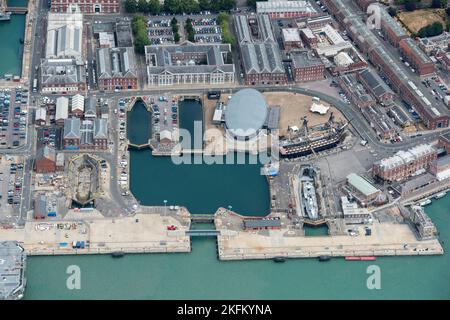 Il cantiere navale, HMS Victory e il Mary Rose Museum, Portsmouth, Città di Portsmouth, 2018. Foto Stock
