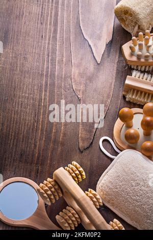 classici accessori per sauna su tavola di legno vinatage con spazio per il copyspace Foto Stock
