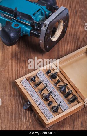 punte per fresare per la lavorazione del legno in box di legno e pouter a tuffo Foto Stock