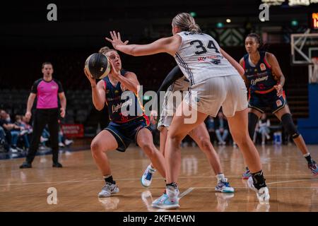 Adelaide, South Australia, novembre 19th 2022: Lauren Mansfield (33 Adelaide Lightning) guida al basket durante la partita di Cygnett WNBL tra Adelaide Lightning e Sydney Flames all'Adelaide 36ers Arena di Adelaide, Australia. (Lama NOE/SPP) Foto Stock