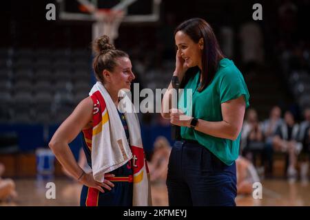 Adelaide, South Australia, 19th 2022 novembre: Lauren Mansfield (33 Adelaide Lightning) è intervistato dopo il gioco di Cygnett WNBL tra Adelaide Lightning e Sydney Flames all'Adelaide 36ers Arena di Adelaide, Australia. (Lama NOE/SPP) Foto Stock