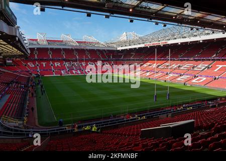 Manchester, Regno Unito. 18th Nov 2022. Vista generale dello stadio Old Trafford in vista della partita finale della Coppa del mondo di rugby maschile e femminile del 2021 tra Australia e Nuova Zelanda (Donne) e Australia e Samoa (uomini) a Old Trafford, Manchester, Inghilterra il 19 novembre 2022. Foto di David Horn. Credit: Prime Media Images/Alamy Live News Foto Stock