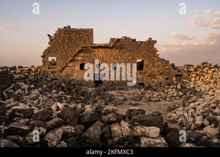 Umm El Jimal House II o terza Casa in Giordania, rovina di un edificio in pietra di basalto tardo antico Foto Stock