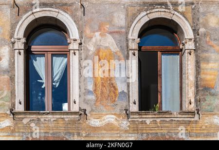 Trento città: La facciata del palazzo Cazuffi-Rella (Fragolino 1531 - 1536) nel centro storico di Trento - Trentino Alto Adige - Italia settentrionale, Foto Stock