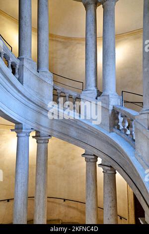Roma Lazio Italia. La Galleria Nazionale d'Arte Antica, museo d'arte di Palazzo Barberini. La scala elicoidale di Borromini Foto Stock