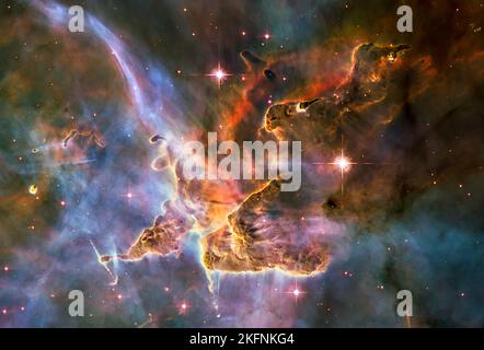 Nubi di gas interstellare e polvere nella Carina Nebula, costellazione meridionale della Carina. Pilastro di polvere e gas. Elementi di immagine forniti dalla NASA. Foto Stock