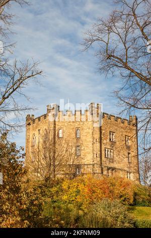 Vista autunnale di Durham Castle Keep, Università di Durham College, England, Regno Unito Foto Stock