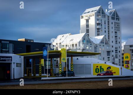 Reykjavik, Islanda - 10 novembre 2022: OB, distributore di benzina islandese. Foto Stock
