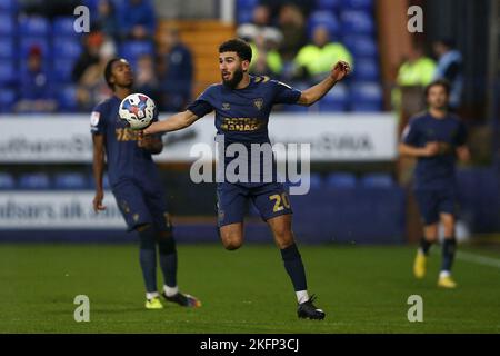 Birkenhead, Regno Unito. 19th Nov 2022. Huseyin Biler di AFC Wimbledon in azione. EFL Skybet Football League Two match, Tranmere Rovers contro AFC Wimbledon a Prenton Park, Birkenhead, Wirral sabato 19th novembre 2022. Questa immagine può essere utilizzata solo per scopi editoriali. Solo per uso editoriale, licenza richiesta per uso commerciale. Nessun uso in scommesse, giochi o un singolo club / campionato / giocatore publications.pic di Chris Stading / Andrew Orchard sport fotografia / Alamy Live News Credit: Andrew Orchard sport fotografia / Alamy Live News Foto Stock