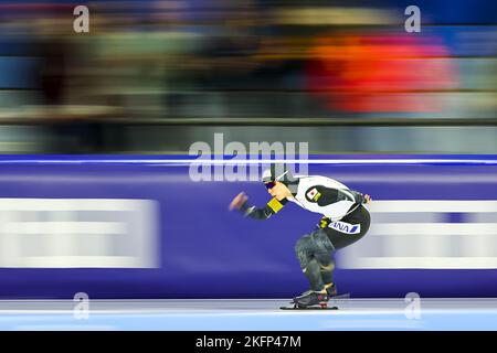 HERENVEEN - Olanda, 19/11/2022, HERENVEEN - Miho Takagi (JPN) in azione sui 1500 metri durante il secondo torneo di Coppa del mondo ISU a pista lunga a Thialf. ANP VINCENT JANNINK Foto Stock