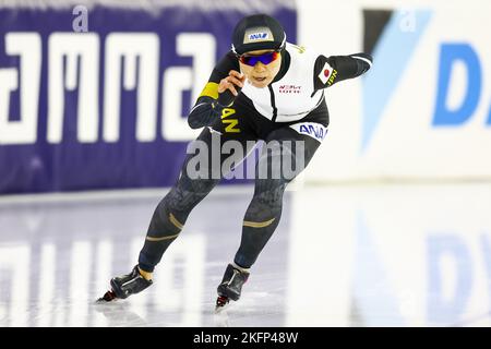 HERENVEEN - Olanda, 19/11/2022, HERENVEEN - Miho Takagi (JPN) in azione sui 1500 metri durante il secondo torneo di Coppa del mondo ISU a pista lunga a Thialf. ANP VINCENT JANNINK Foto Stock