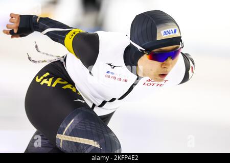 HERENVEEN - Olanda, 19/11/2022, HERENVEEN - Miho Takagi (JPN) in azione sui 1500 metri durante il secondo torneo di Coppa del mondo ISU a pista lunga a Thialf. ANP VINCENT JANNINK Foto Stock