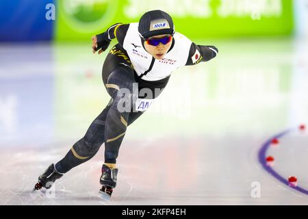 HERENVEEN - Olanda, 19/11/2022, HERENVEEN - Miho Takagi (JPN) in azione sui 1500 metri durante il secondo torneo di Coppa del mondo ISU a pista lunga a Thialf. ANP VINCENT JANNINK Foto Stock