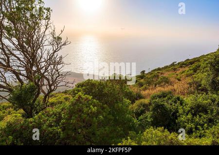 Tramonto sulla baia di Navarino a Pilo a Messenia, Grecia. Foto Stock