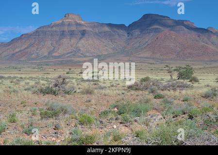 Paesaggio montano nella regione di Hardap in Namibia Foto Stock
