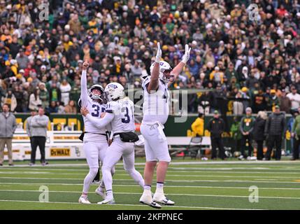 Waco, Texas, Stati Uniti. 19th Nov 2022. TCU Horned Frogs Place Kicker Griffin Kell (39), TCU Horned Frogs Punter Jordy Sandy (31) e TCU Horned Frogs Tight End carter Ware (47) durante la 2nd metà della partita di football NCAA tra i TCU Horned Frogs e Baylor Bears allo stadio McLane di Waco, Texas. Matthew Lynch/CSM/Alamy Live News Foto Stock