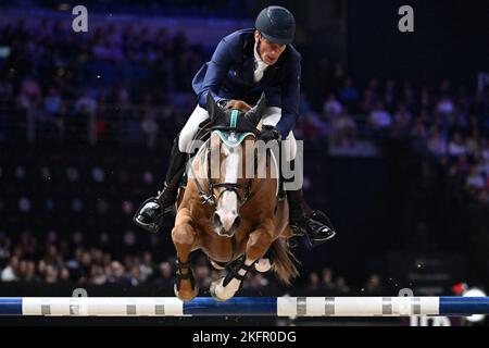 Praga, Repubblica Ceca. 19th Nov 2022. Daniel Deusser di Germania con il cavallo Scuderia 1918 Tobago Z gareggia durante il Global Champions Prague Playoffs show jumping finals a Praga, Repubblica Ceca, 19 novembre 2022. Credit: Ondrej Deml/CTK Photo/Alamy Live News Foto Stock