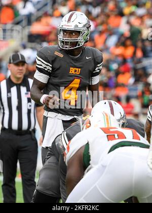19 novembre 2022 Bethune Cookman Wildcats quarterback Jalon Jones (4) durante la partita di football 1st Half NCAA nel Florida Classic tra Florida A&M Rattlers e Bethune Cookman Wildcats al Camping World Stadium di Orlando, Florida. Romeo T Guzman/Cal Sport Media. Foto Stock