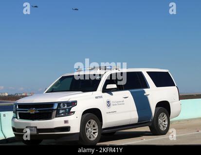 Il team di risposta speciale (SRT) della CBP sostiene la missione di ricerca e salvataggio urbano della FEMA nella regione di ft Myers dopo che l’uragano Ian ha devastato l’area. Foto di Rob Brisley Foto Stock