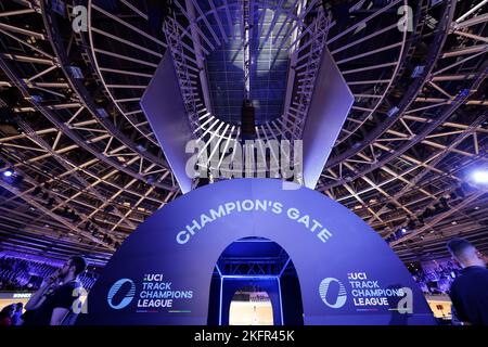Berlino, Germania. 19th Nov 2022. Ciclismo/pista: Champions League, 2nd^ tappa, Champions Gate al Velodrom Berlin Credit: Jean-Marc Wiesner/dpa/Alamy Live News Foto Stock