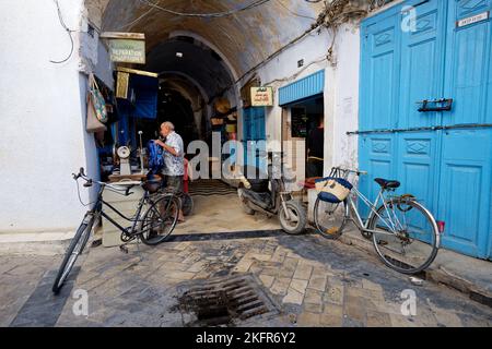 Città di Medina di Kairouan. Kairouan testimonia in modo unico i primi secoli di questa civiltà e il suo sviluppo architettonico e urbano. Foto Stock