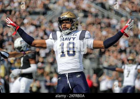 19 novembre 2022: Orlando, Florida, USA: Navy Midshipmen sicurezza RAYUAN LANE III (18) reagisce dopo una mancata ricezione da parte dei Cavalieri UCF durante l'Università dei Cavalieri della Florida Centrale e la partita dei Navy Midshipmen al FBC Mortgage Stadium. (Credit Image: © Cory Knowlton/ZUMA Press Wire) Foto Stock