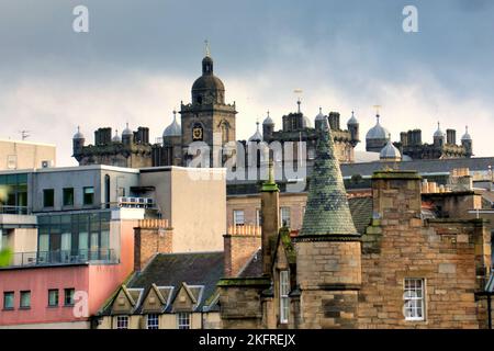 Veduta aerea dei tetti e dei camini del grassmarket Edinburgo, Scozia, Regno Unito Foto Stock