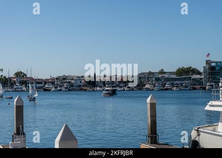 vista panoramica di Newport Beach con l'isola del Lido sullo sfondo, California Meridionale Foto Stock