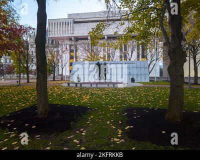 Albany, New York - 12 novembre 2022: Vista panoramica del New York state Fallen Firefighters Memorial. Foto Stock