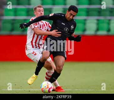 19 novembre 2022: 1.FC KÃ¶ln centrocampista Joshua Schwirten lavora contro VfB Stuttgart avanti Tiago TomÃ¡s (10) durante un club tedesco Bundesliga amichevole il 19 novembre 2022 a Austin, Texas. Stoccarda ha vinto 4-2. (Credit Image: © Scott Coleman/ZUMA Press Wire) Foto Stock