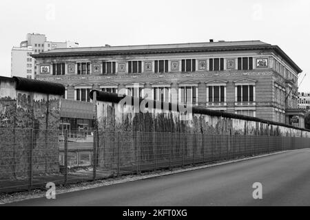 Resti del muro di Berlino, Topografia del terrore, Centro di documentazione, Martin-Gropius Bau Berlin, Germania, Europa Foto Stock