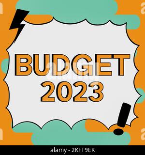 Scrittura a mano del testo Budget 2023. Foto concettuale stima delle entrate e delle spese per l'anno successivo o in corso Foto Stock