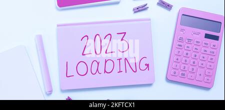 Scrittura visualizzazione testo 2023 Caricamento. Fotografia concettuale Pubblicità l'anno prossimo previsione dell'evento futuro Foto Stock
