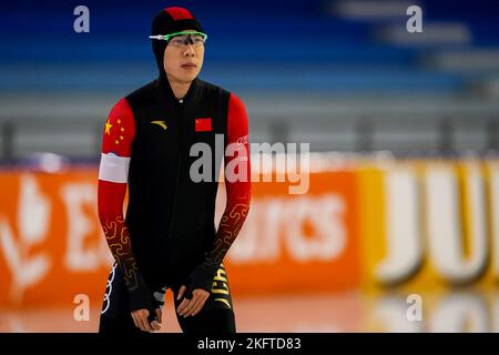 HEERENVEEN, PAESI BASSI - 20 NOVEMBRE: Ziwen Lian della Cina prima di competere nel gruppo B maschile 1500m durante la Coppa del mondo di Speedskating 2 a Thialf il 20 novembre 2022 a Heerenveen, Paesi Bassi (Foto di Andre Weening/Orange Pictures) Foto Stock