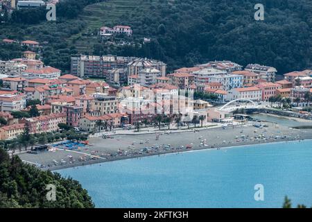 Vista panoramica aerea di Riva Trigoso da Punta Manara Foto Stock