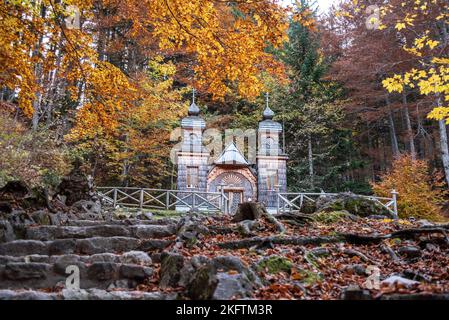 Una piccola cappella russo-ortodossa nel Parco Nazionale del Triglav, costruita per i soldati caduti della seconda guerra mondiale, Slovenia Foto Stock