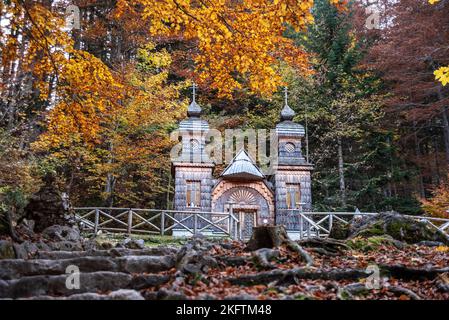 Una piccola cappella russo-ortodossa nel Parco Nazionale del Triglav, costruita per i soldati caduti della seconda guerra mondiale, Slovenia Foto Stock