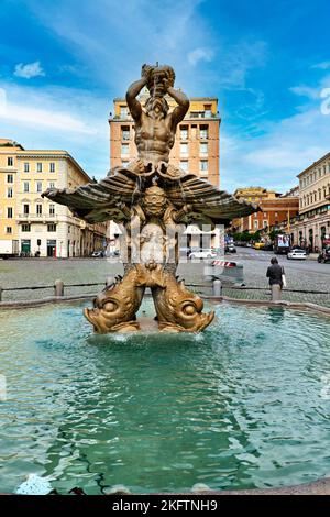 Roma Lazio Italia. Fontana del Tritone di Bernini in Piazza Barberini Foto Stock