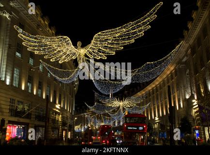 Luci di Natale illuminazioni Angeli Regent Street West End Londra Foto Stock