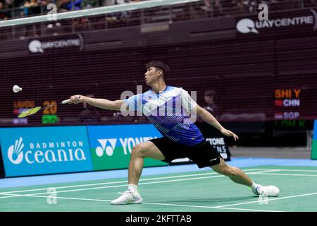 SYDNEY, AUSTRALIA - 18 NOVEMBRE: Kean Yew Loh di Singapore in azione durante la partita di single Mens tra Cina e Singapore a Quaycenter il 18 novembre 2022 a Sydney, Australia Foto Stock