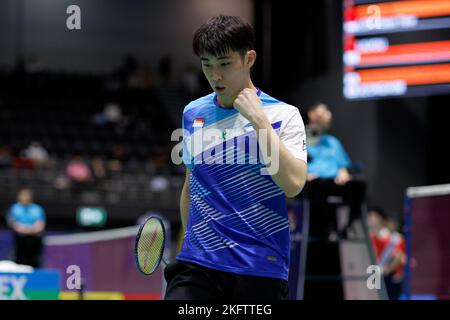 SYDNEY, AUSTRALIA - 18 NOVEMBRE: Kean Yew Loh di Singapore in azione durante la partita di single Mens tra Cina e Singapore a Quaycenter il 18 novembre 2022 a Sydney, Australia Foto Stock