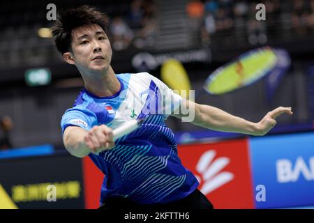 SYDNEY, AUSTRALIA - 18 NOVEMBRE: Kean Yew Loh di Singapore in azione durante la partita di single Mens tra Cina e Singapore a Quaycenter il 18 novembre 2022 a Sydney, Australia Foto Stock