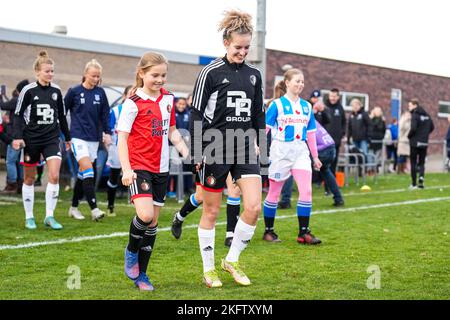 Heerenveen, Paesi Bassi. 20 novembre 2022 Heerenveen - Maxime Bennink of Feyenoord V1 durante la partita tra SC Heerenveen V1 contro Feyenoord V1 allo Sportpark Skoatterwald il 20 novembre 2022 a Heerenveen, Paesi Bassi. (Da Box a Box Pictures/Yannick Verhoeven) Foto Stock